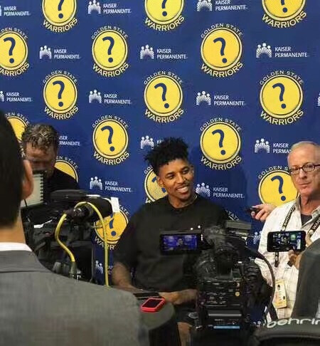 天空体育：阿森纳正与萨卡就一份长期合同进行谈判，进展顺利（天空体育：阿森纳与萨卡推进长期合约谈判，形势乐观）