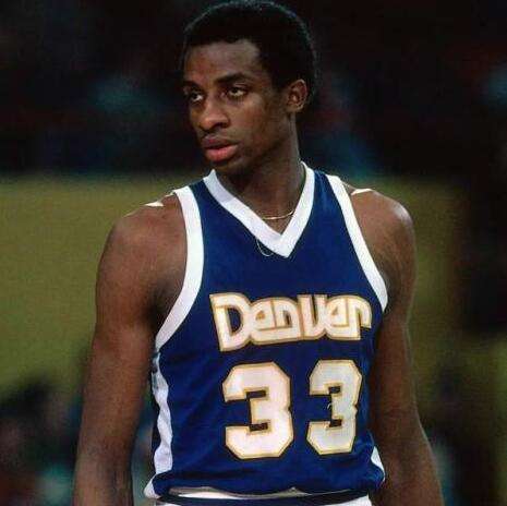 NBA杯战报：东契奇35+11，湖人129-119击败独行侠（NBA季中赛快讯：东契奇35+11，湖人129-119力克独行侠）