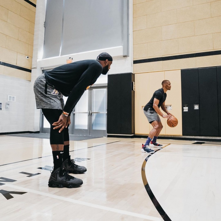 近千名乒乓球小将角逐2025年四川省青少年体育系列赛（近千名乒坛新秀逐鹿2025年四川省青少年体育系列赛）