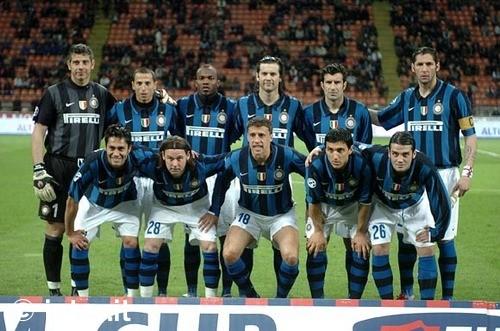 这比进球还难~鹈鹕新秀皮维空接空篮 球转了一圈出来了（离谱一幕：鹈鹕新秀皮维空接空篮，皮球绕筐一圈竟弹出）