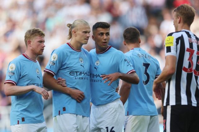 赢球就登顶！6.2亿战舰1-3惨遭逆转7连胜终结 11.1亿豪门5连胜领跑（拿下就登顶！6.2亿豪强1-3被逆转7连胜戛然而止，11.1亿豪门5连胜领跑）