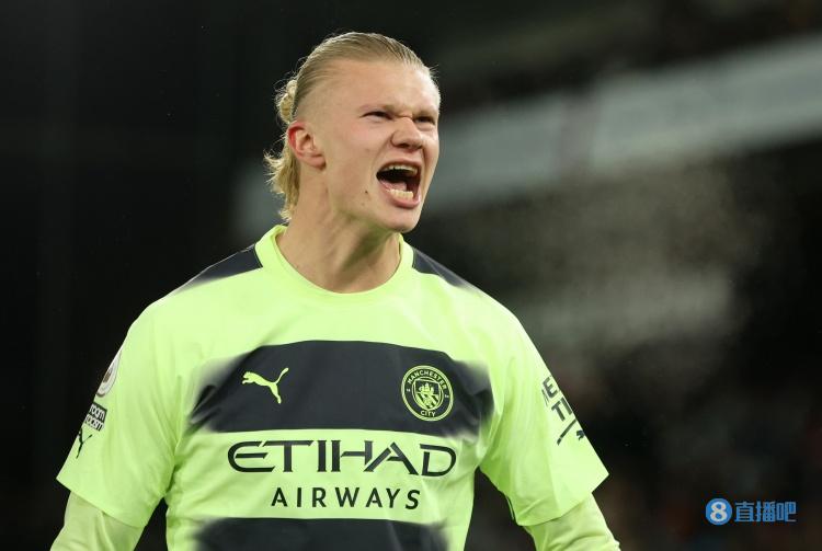 无奈！克莱抢断助攻威廉姆斯上篮打成2+1 场边库里看呆无奈叹气（唏嘘一幕：克莱抢断后助攻威廉姆斯打成2+1，场边库里目瞪口呆无奈叹息）