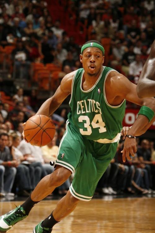 詹姆斯：里夫斯现在是我们的核心成员，他也想要承担这份责任（詹姆斯：里夫斯已是球队核心，愿主动肩负重任）