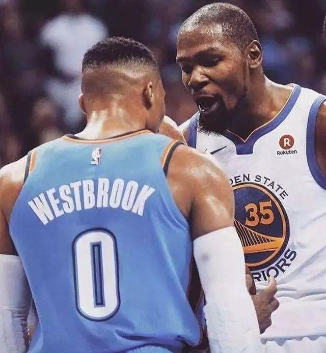 WTT总决赛：林诗栋4-0完胜梁靖崑，挺进男单八强（WTT总决赛：林诗栋4-0横扫梁靖崑，晋级男单八强）