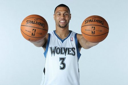 新发型，格列兹曼剪了一个超短寸头（格列兹曼焕新造型：清爽超短寸头亮相）