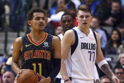 尼克斯队球员穆罕默德·迪亚瓦拉，一位来自非洲的篮球新星，在全球篮球界崭露头角。（来自非洲的尼克斯新星穆罕默德·迪亚瓦拉在全球篮坛崭露锋芒）